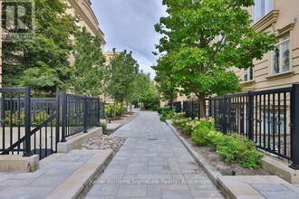 98-98 Carr St in Toronto, ON - Building Photo - Building Photo