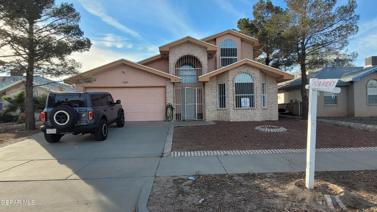 1765 Painted Quail Pl in El Paso, TX - Foto de edificio