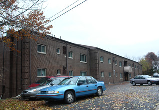 West View Gardens in Pittsburgh, PA - Building Photo - Building Photo