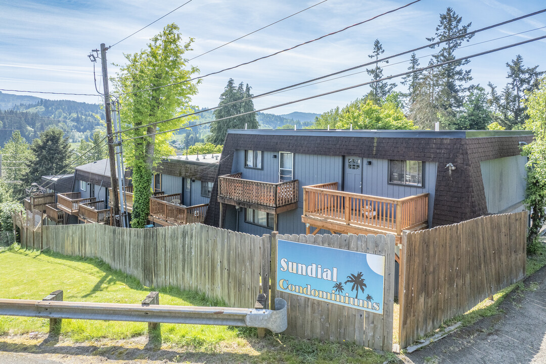 Sundial Condominiums in Longview, WA - Building Photo