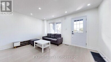 685 Jane St in Toronto, ON - Building Photo - Building Photo