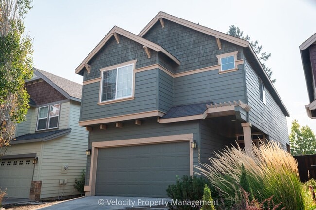 19569 Salmonberry Ct in Bend, OR - Building Photo - Building Photo