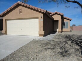 684 W Echo Mesa Dr in Green Valley, AZ - Building Photo