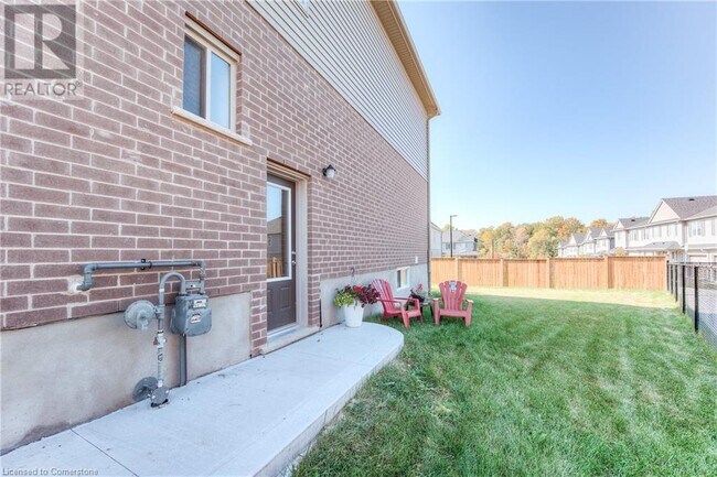537 Valhalla Cres in Waterloo, ON - Building Photo - Building Photo