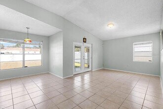 1424 Vinetree Dr, Unit 2818 Blackfoot Lane-2818-101 in Brandon, FL - Building Photo - Building Photo