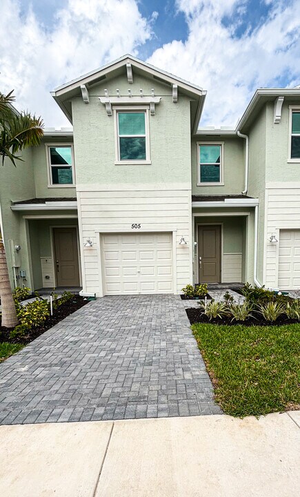 505 SE Rivergrass St, Unit A in Port St. Lucie, FL - Building Photo