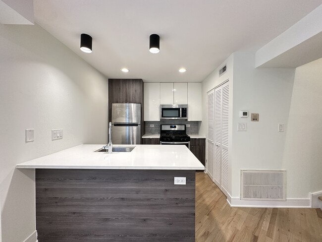 949 W Grace St in Chicago, IL - Building Photo - Building Photo