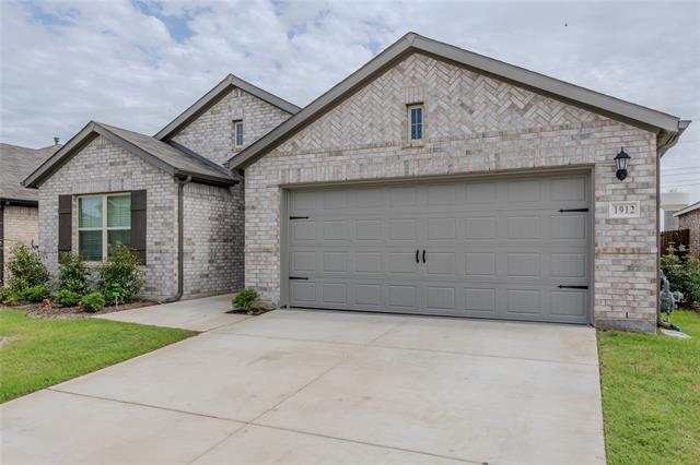 property at 1912 Huisache St