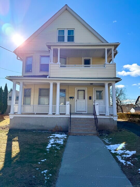 136 Hawthorne Ave in Derby, CT - Building Photo