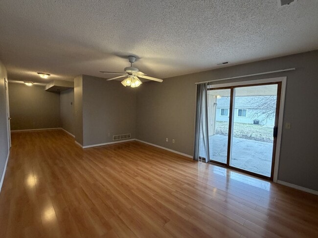 203 Deerfield Ln in Lawrence, KS - Building Photo - Building Photo