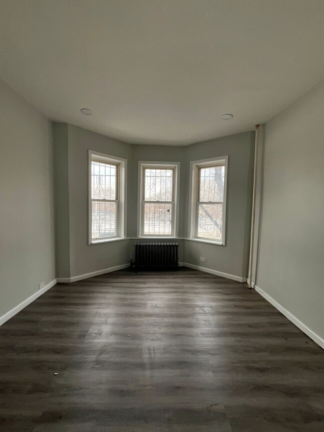 122 Bergen Ave, Unit 1 in Jersey City, NJ - Building Photo - Building Photo