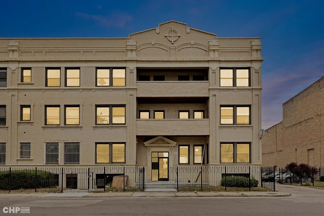 416 E 44th St in Chicago, IL - Building Photo