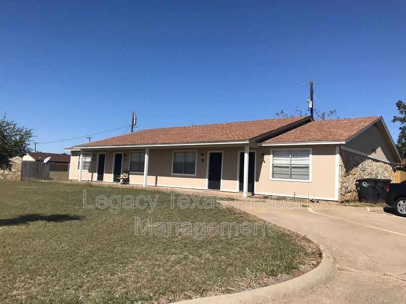 1410 Courtney Pl in Cleburne, TX - Building Photo