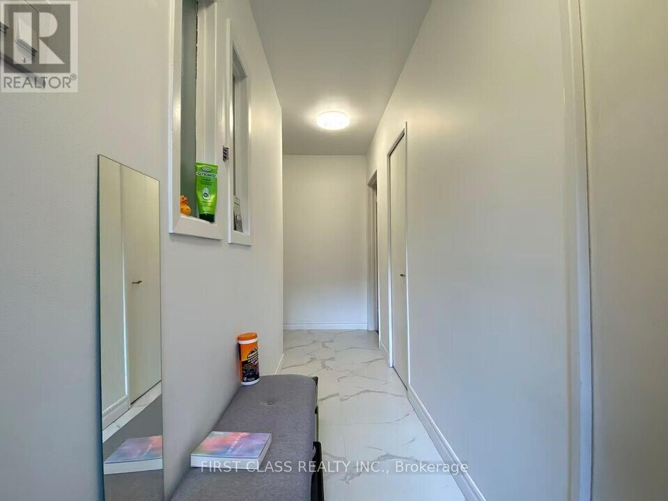 65 Drakefield Rd in Markham, ON - Building Photo