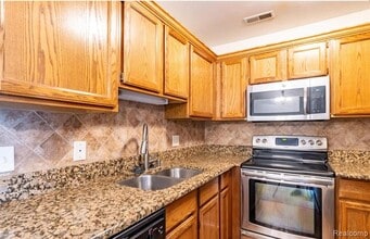 129 W Kenilworth Ave in Royal Oak, MI - Building Photo - Building Photo