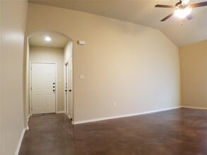 119 Samuel Dr in Buda, TX - Foto de edificio - Building Photo