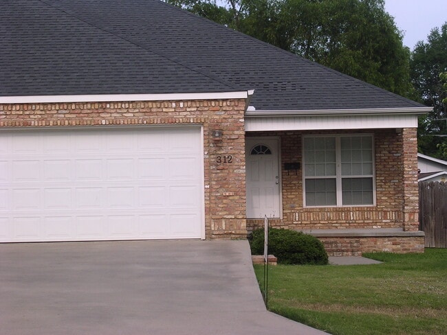 property at 312 S Oak St