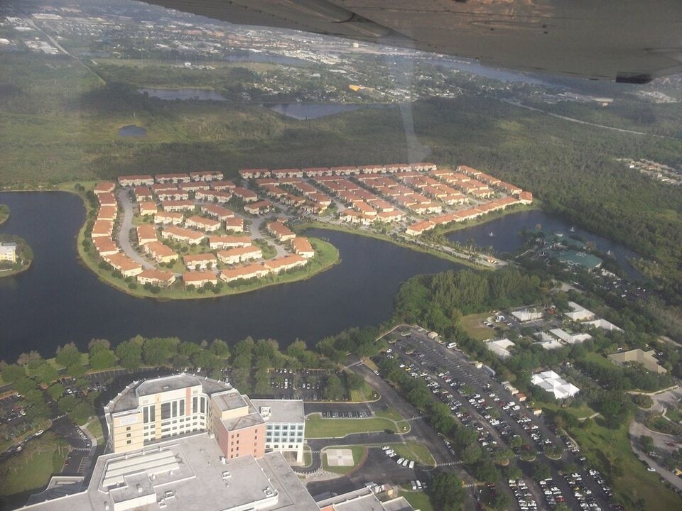 9800 Quinta Artesa Way in Ft. Myers, FL - Building Photo