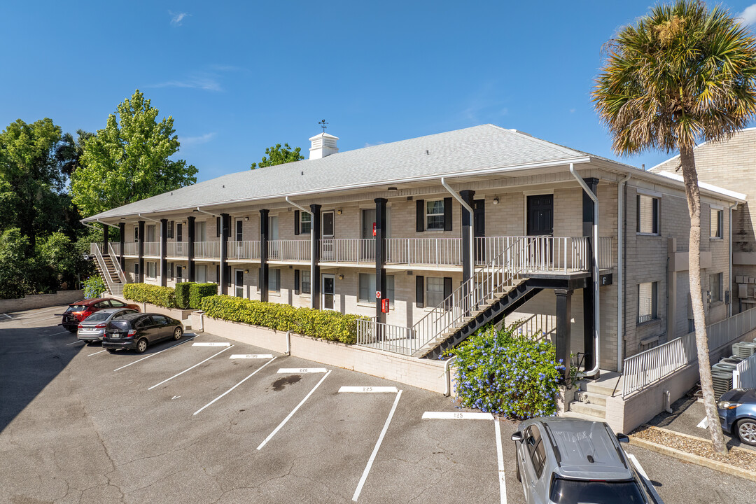 Mead Garden Condominiums in Winter Park, FL - Building Photo