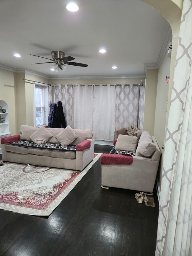 5822 N Spaulding Ave, Unit 2 in Chicago, IL - Building Photo - Building Photo