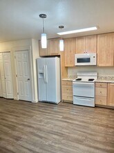 410 Flower St in Anchorage, AK - Building Photo - Building Photo