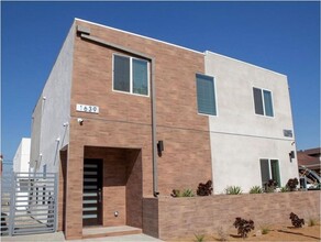1639 W 82nd St-Unit -82(1639) in Los Angeles, CA - Building Photo - Building Photo