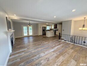 1013 W Wonderview Dr in Dunlap, IL - Building Photo - Building Photo