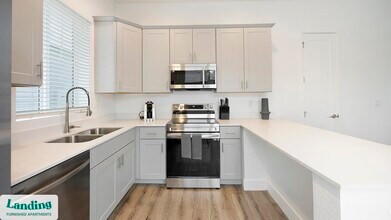 8200 W Encanto Blvd in Phoenix, AZ - Building Photo - Building Photo