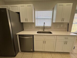 611 Cypress Tree Ct in Orlando, FL - Building Photo - Building Photo