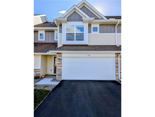 1073 Jubert Dr in Medina, MN - Building Photo - Building Photo