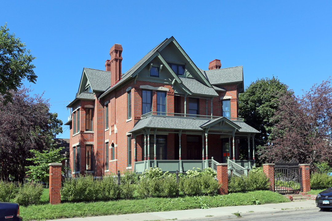 1700 3rd Ave S in Minneapolis, MN - Building Photo