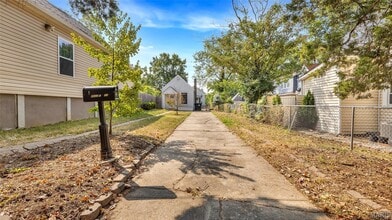6622 Crest Ave in University City, MO - Building Photo - Building Photo
