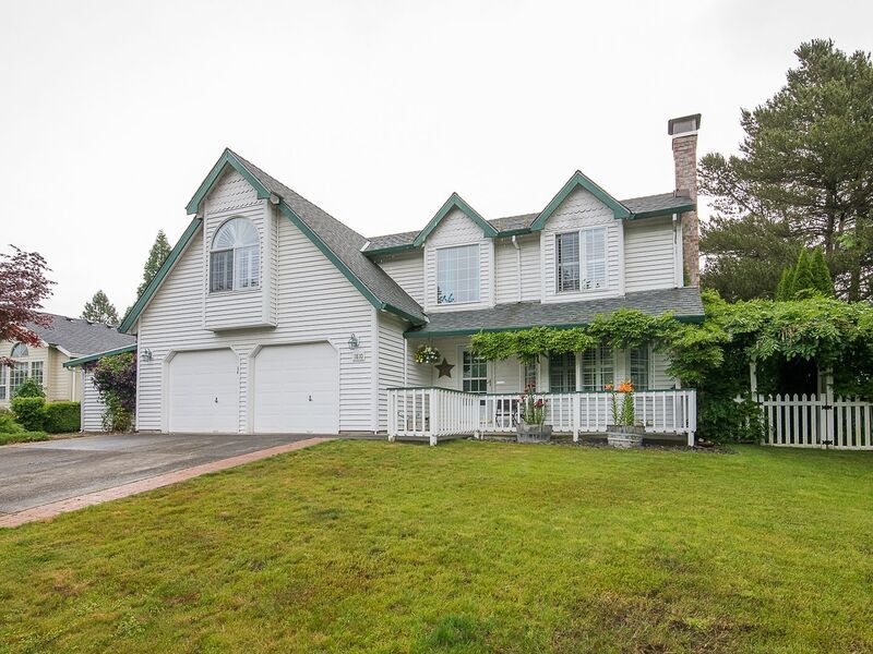 1810 NE Estate Dr in Hillsboro, OR - Building Photo