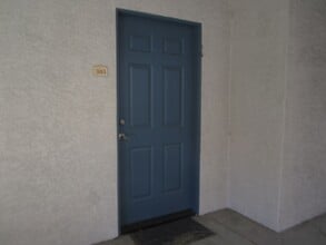 1025 La Terraza Cir in Corona, CA - Building Photo - Building Photo