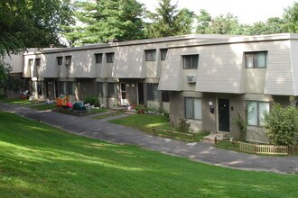 Austin Heights Apartments in Waterbury, CT - Foto de edificio - Building Photo