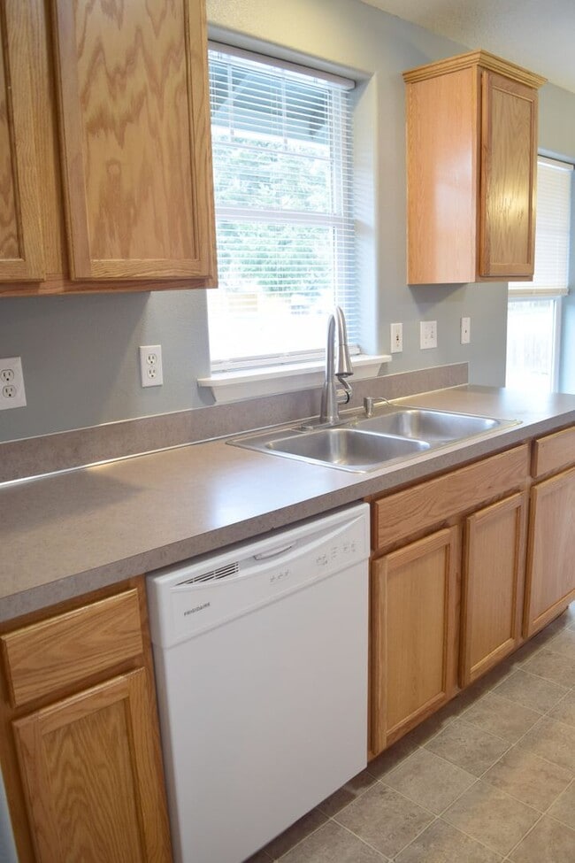 1210 Osage St in Sweet Home, OR - Building Photo - Building Photo