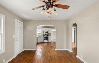 201 S Delaware St in Nixa, MO - Foto de edificio - Building Photo