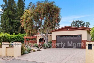 910 San Dieguito Dr in Encinitas, CA - Building Photo - Building Photo