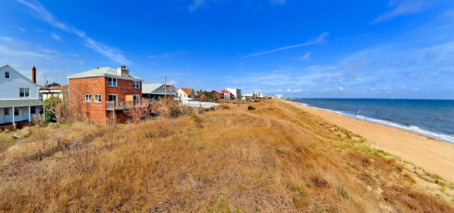 1424 E Ocean View Ave in Norfolk, VA - Foto de edificio - Building Photo