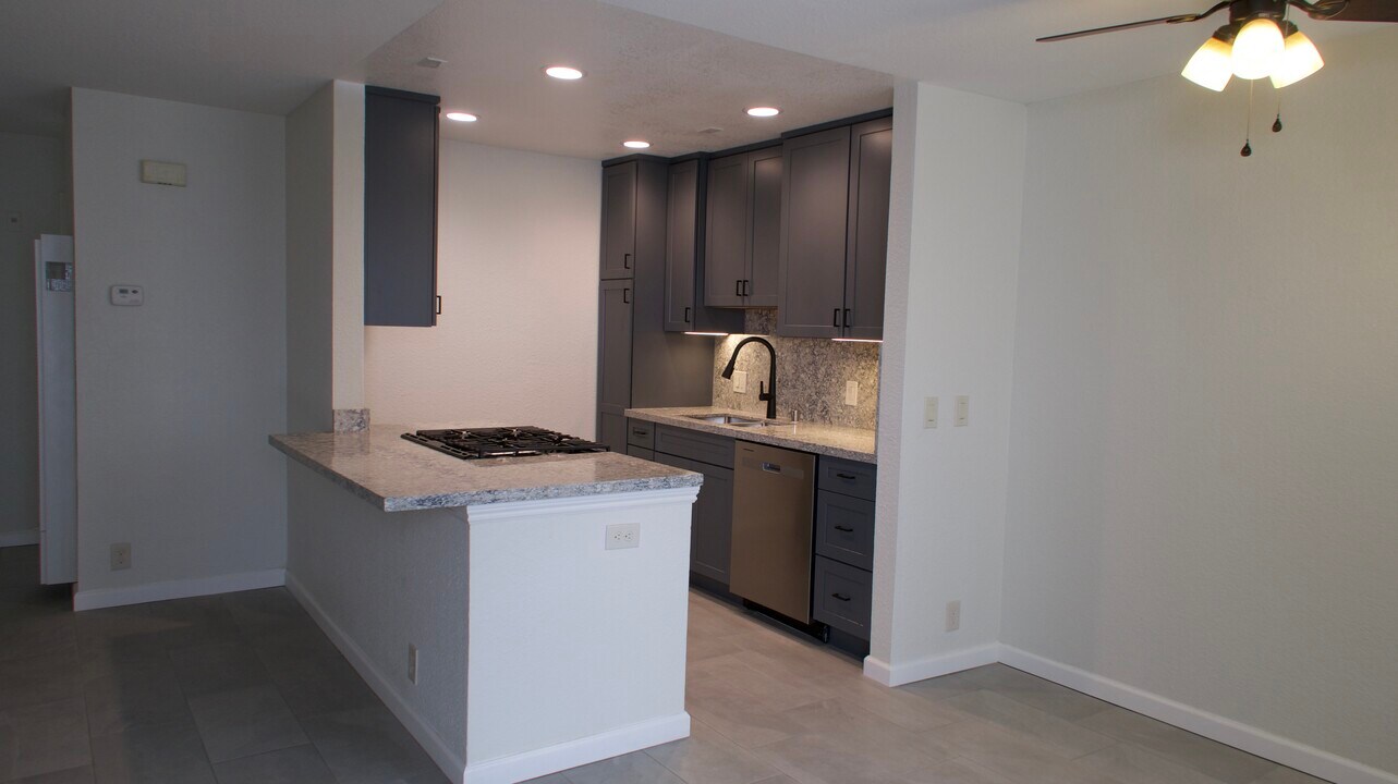 841 Gardenia Ave, Unit 203 in Long Beach, CA - Foto de edificio