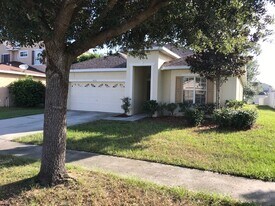 4330 Crosswhite Ct in Spring Hill, FL - Building Photo