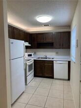 37 Pine Arbor Ln, Unit 105 in Vero Beach, FL - Building Photo - Building Photo