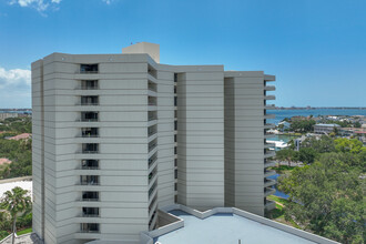 Pelican Bay Condominiums B in Gulfport, FL - Building Photo - Building Photo