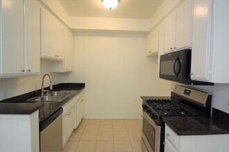 11107 La Maida St in Los Angeles, CA - Building Photo - Building Photo