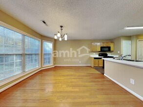 4220 Lake Woodard Dr in Raleigh, NC - Foto de edificio - Building Photo