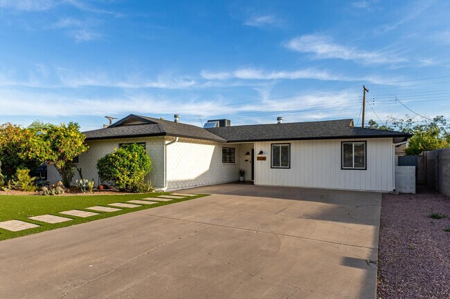 8335 E Weldon Ave in Scottsdale, AZ - Building Photo - Building Photo