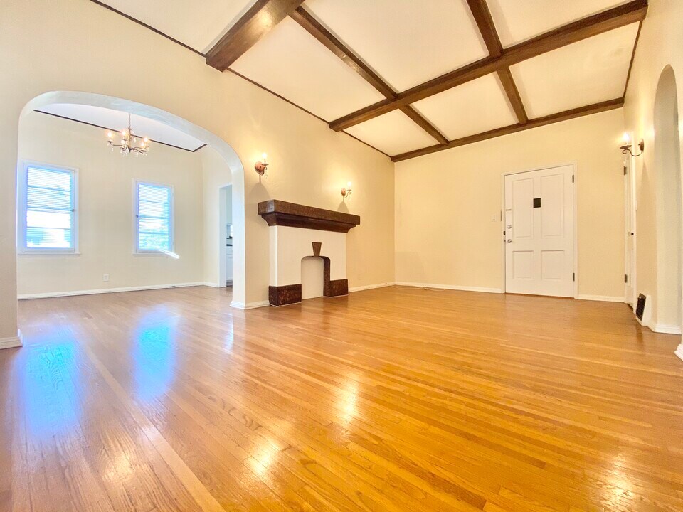 6125 Orange St in Los Angeles, CA - Foto de edificio