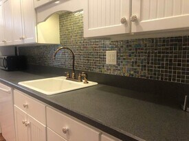 35 Jamestown Dr, Unit 35A Jamestown Drive in Springfield, MA - Building Photo