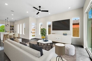 8205 Parnell St in Houston, TX - Building Photo