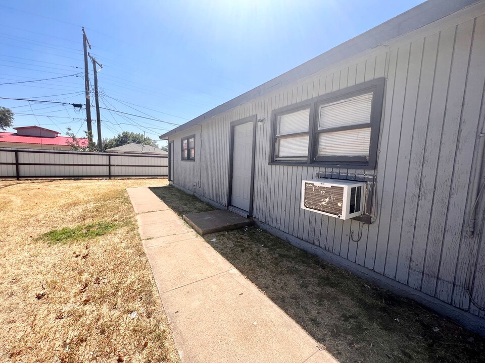 527 42nd St, Unit B in Lubbock, TX - Foto de edificio